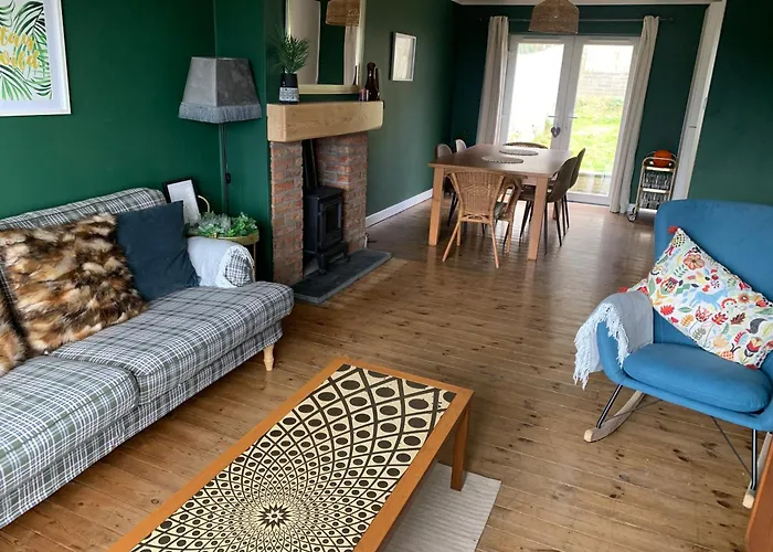 Tenby House For 6 With 2 Parking Spaces